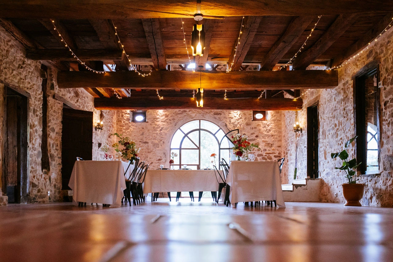 Salle de réception élégante pour mariage au Pays Basque