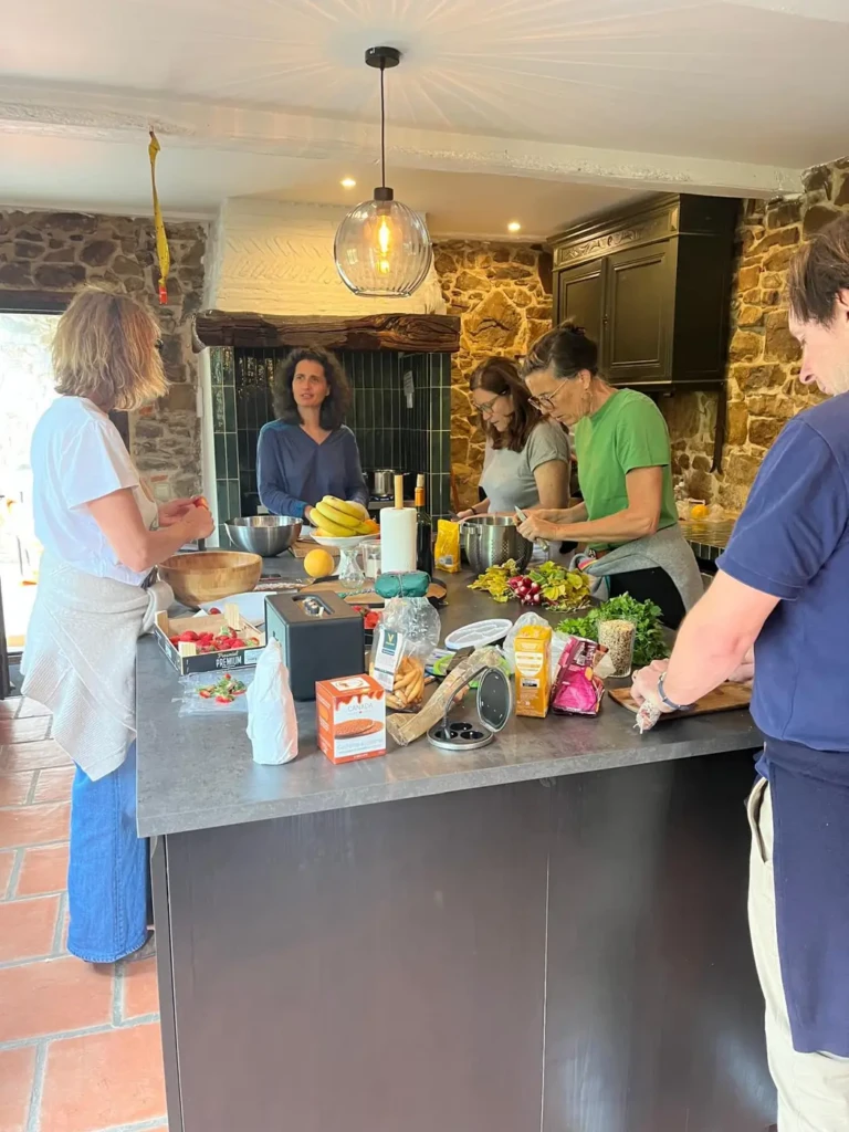 Brunch et cuisine partagée après mariage au Pays Basque à Maison Salié